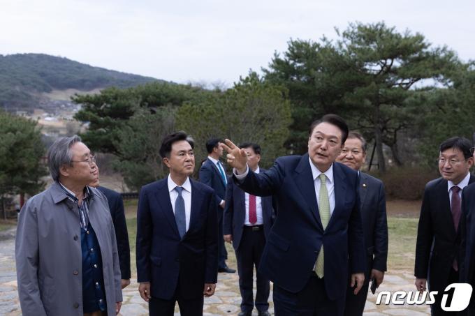 [사진] 부친 고향 충남 논산 찾은 윤 대통령