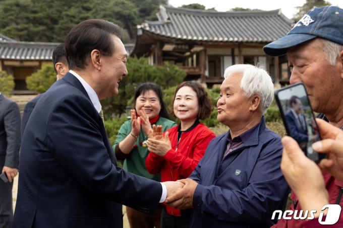 [사진] 윤 대통령, '부친 고향' 충남 논산 방문