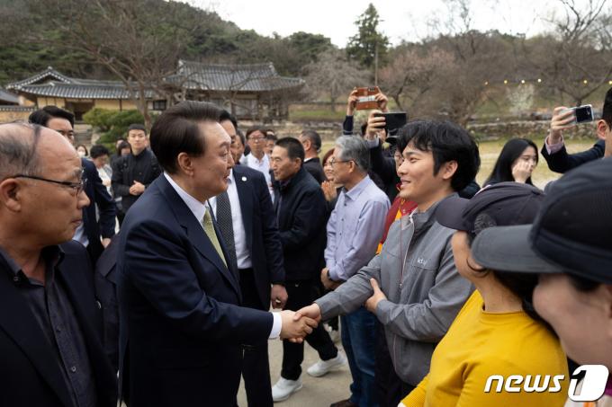 [사진] 충남 논산 찾은 윤 대통령