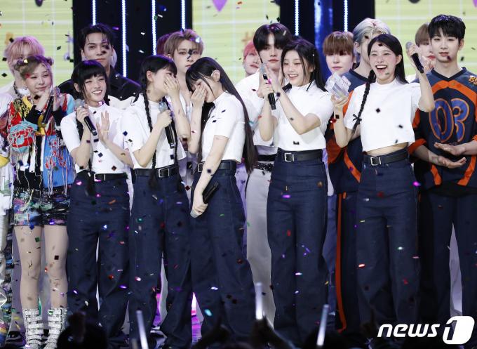[사진] 아일릿, 기쁨의 1위