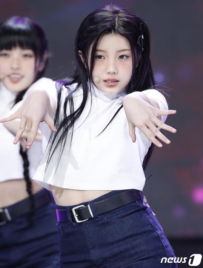 [사진] 아일릿 원희, 소녀의 유혹