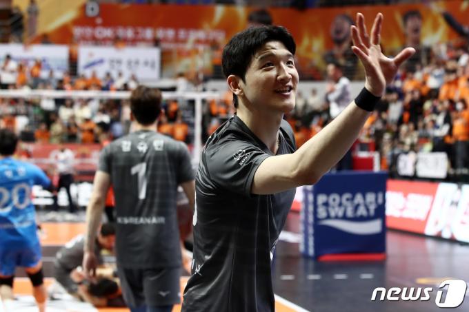 [사진] 정지석, 챔프전 MVP 미소