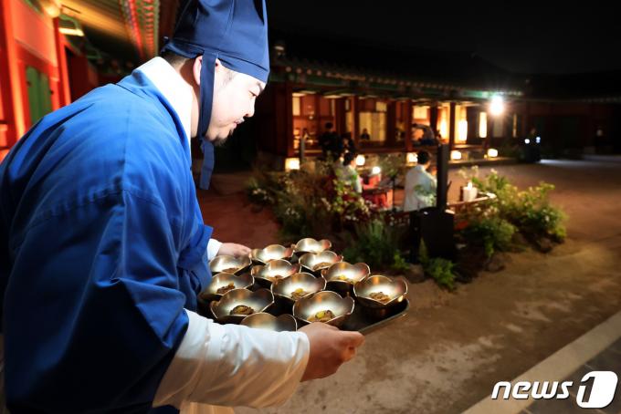[사진] 고궁에서 저녁식사 어때요?