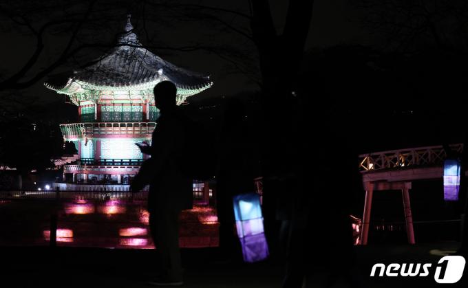 [사진] 불 밝힌 향원정