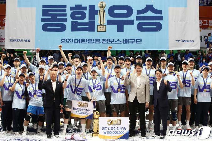 [사진] 대한항공 '통합 우승의 기쁨'