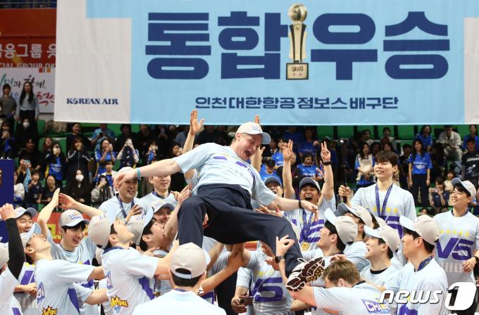 [사진] 대한항공 '통합우승의 기쁨'