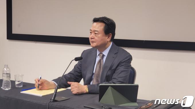 조현동 주미대사가 2일(현지시간) 워싱턴DC 한국문화원에서 특파원 간담회를 갖고 있다.