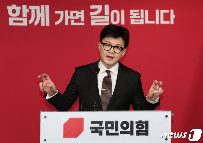 한동훈 국민의힘 비상대책위원장이  서울 여의도 국민의힘 중앙당사에서 비상대책위원장 임명 수락 연설을 하고 있다. (공동취재) 2023.12.26/뉴스1 ⓒ News1 ,송원영 기자