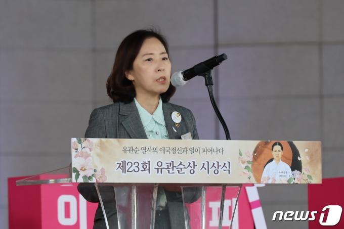 신영숙 여성가족부 차관이 26일 오후 충남 천안시 독립기념관에서 열린 '제23회 유관순상 시상식'에서 축사하고 있다. (여성가족부 제공) 2024.3.26/뉴스1