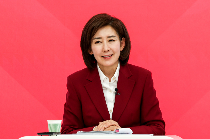 나경원 서울 동작을 국민의힘 후보가 이재명 더불어민주당 대표의 '나베(나경원+아베 신조 전 일본총리)' 발언에 대해 개의치 않는다고 밝혔다. 사진은 나 후보가 지난 1일 서울 서초구 한국세무사회에서 열린 제22대 국회의원 선거 후보자 토론회에서 리허설하는 모습. /사진=뉴시스 