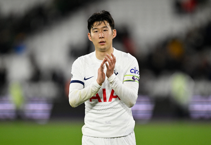 토트넘 홋스퍼가 3일(한국시각)  2023-24 잉글랜드 프리미어리그(EPL) 31라운드 웨스트햄전을 앞두고 손흥민의 400경기 출장을 축하하는 애니메이션과 포스터를 공개했다. 사진은 이날 400경기 출전 기록을 달성한 손흥민. /사진=로이터