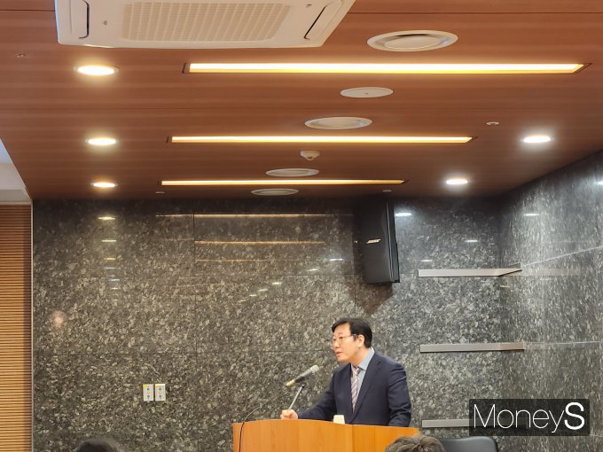 한국건설산업연구원이 2일 열린 '주택공급 활성화와 부동산금융 시장 안정을 위한 정책 세미나'에서 '주택시장 구조변화에 대응한 선제적 제도 개편'을 주제로 발표를 진행했다. 사진은 김정주 한국건설산업연구원 연구위원. /사진=정영희 머니S 기자