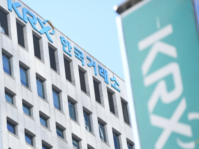 지난해 코스피 상장사의 영업이익과 순이익이 큰 폭으로 감소했다./사진=한국거래소 