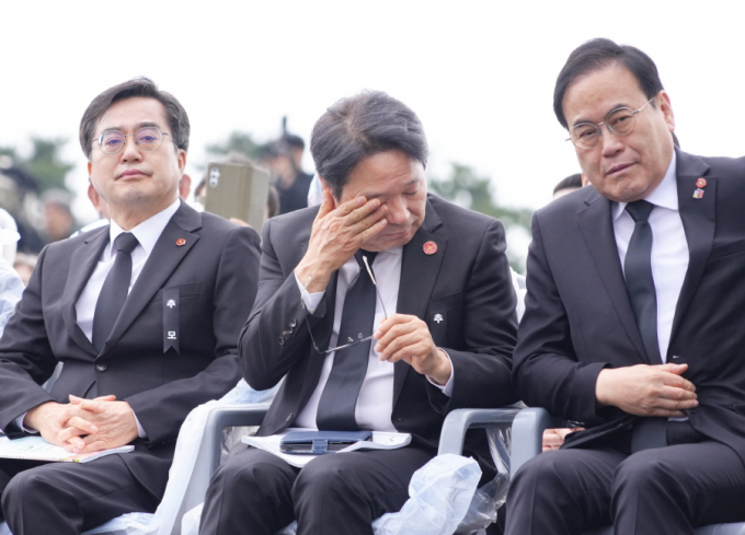 강기정 광주광역시장(가운데)이 3일 오전 제주시 4·3평화공원에서 열린 ‘제76주년 제주 4·3 희생자 추념식’에 참석하고 있다./사진=광주시
