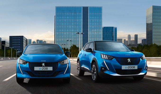 푸조 e-208(좌)과 e-2008 SUV(우)/사진제공=스텔란티스코리아