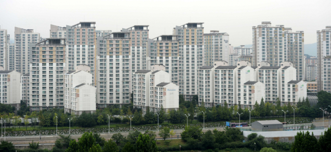 올해 경기와 인천 아파트 경매 평균 응찰자수는 석 달 연속 두자릿수를 기록했다. /사진=뉴시스