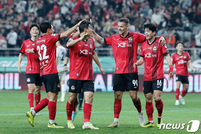 [사진] 4:0으로 앞서가는 FC서울