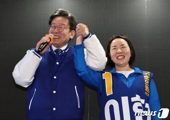 [사진] 이재명, 이현 후보 지원유세