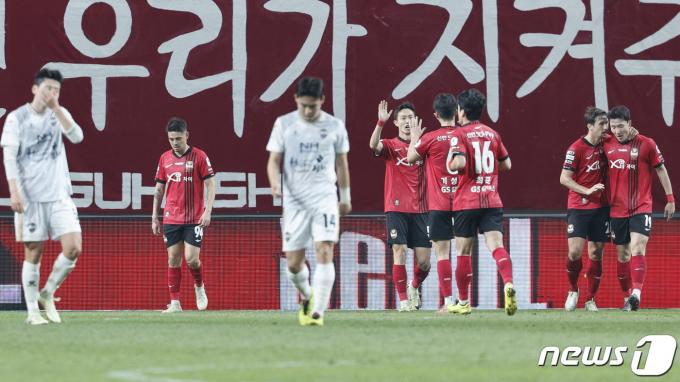 [사진] 김천 상무 좌절시키는 박동진의 쐐기골