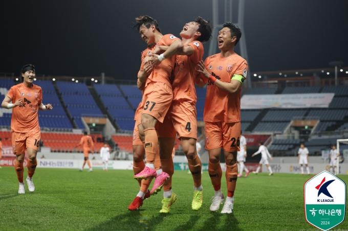 제주 유나이티드가 전북 현대를 2-0으로 완파하며 연패에서 탈출했다. (한국프로축구연맹 제공)