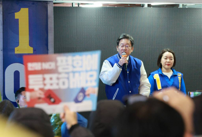 이재명 더불어민주당 대표가 PK 지역을 찾아 지지를 호소할 예정이다. 사진은 지난 3일 오후 부산시 서면에서 이현 부산진을 후보 지지유세를 하고 있는 이재명 대표. /사진= 뉴시스 