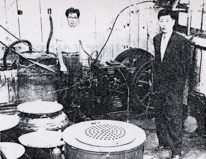 1956년 대상그룹 모태인 동아화성공업주식회사 창립 당시 임대홍 대상그룹 창업회장(오른쪽). /사진=대상