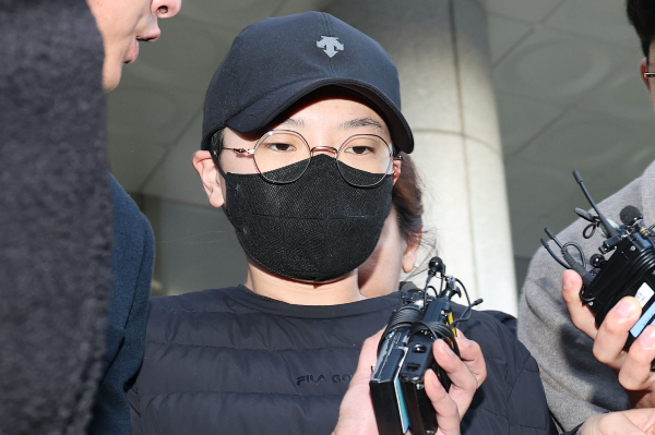 30억원대 사기 행각을 벌인 전청조의 항소심 공판일이 확정됐다. 사진은 지난해 11월10일 오전 서울 송파구 송파경찰서에서 서울동부지검으로 송치되는 전청조. /사진=뉴시스