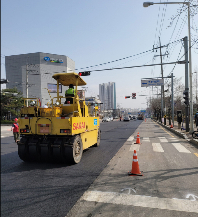 고양특례시가 고양국제꽃박람회를 앞두고 도로를 정비하고 있다. / 사진제공=고양특례시 