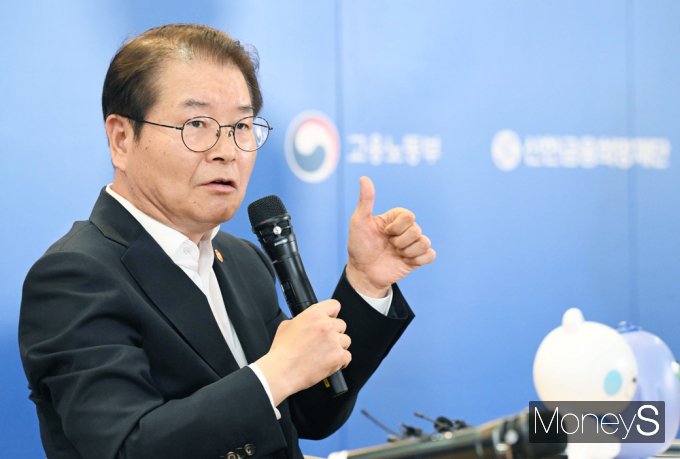 [머니S포토] 이정식 