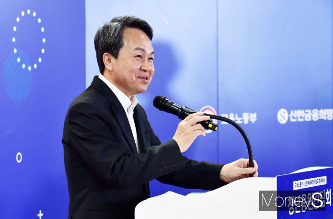 [머니S포토] 진옥동 