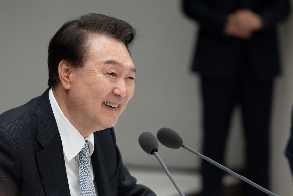 윤석열 대통령이 전공의 대표와 만나 대화를 나눴다. 사진은 4일 서울 용산구 대통령실 청사에서 열린 민생토론회 후속조치 2차 경제분야 점검회의에 참여한 윤 대통령. /사진=뉴시스(대통령실 제공) 