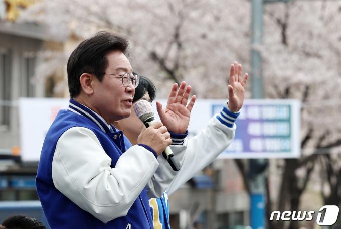 [사진] '벚꽃유세'