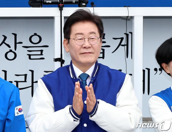 [사진] 이재명 '박수가 절로'