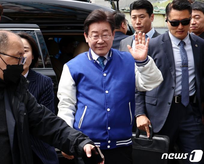 [사진] 지원유세 나선 이재명