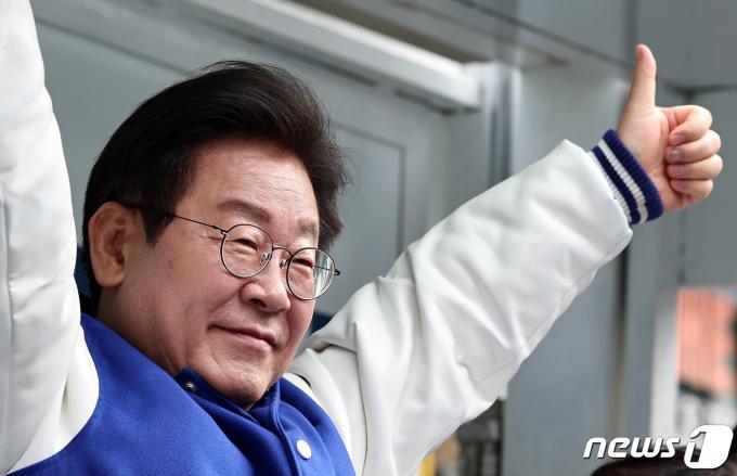[사진] 이재명 '엄지척'