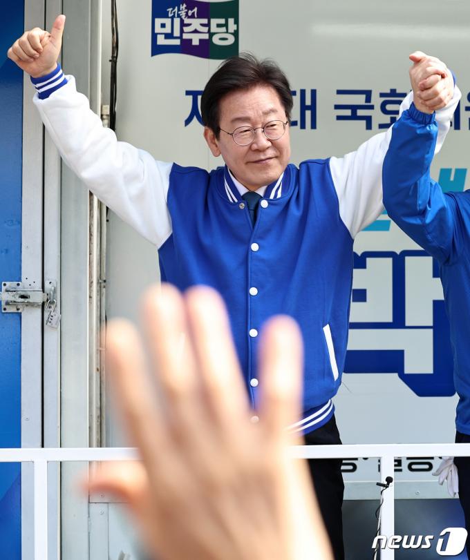 [사진] 이재명 '국민의 뜻에 화답하기 위해'