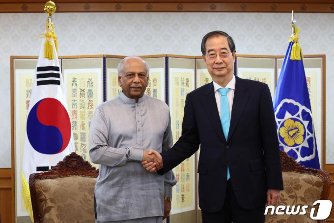 [사진] 스리랑카 총리 면담하는 한덕수 총리