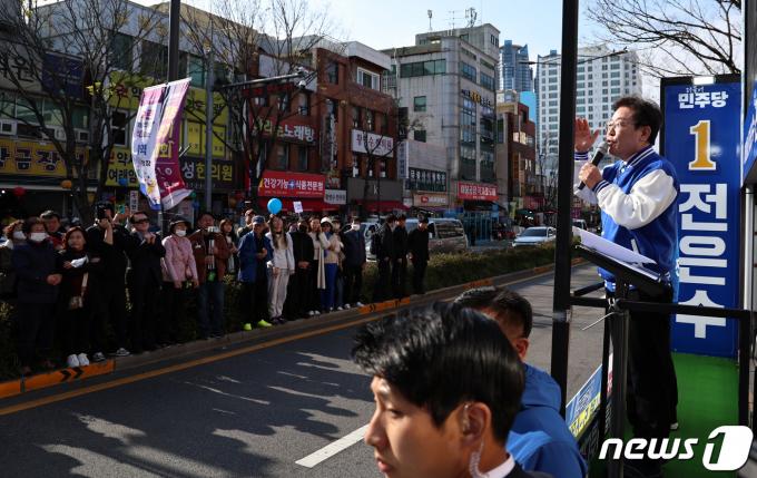[사진] 울산 지원유세 나선 이재명 대표