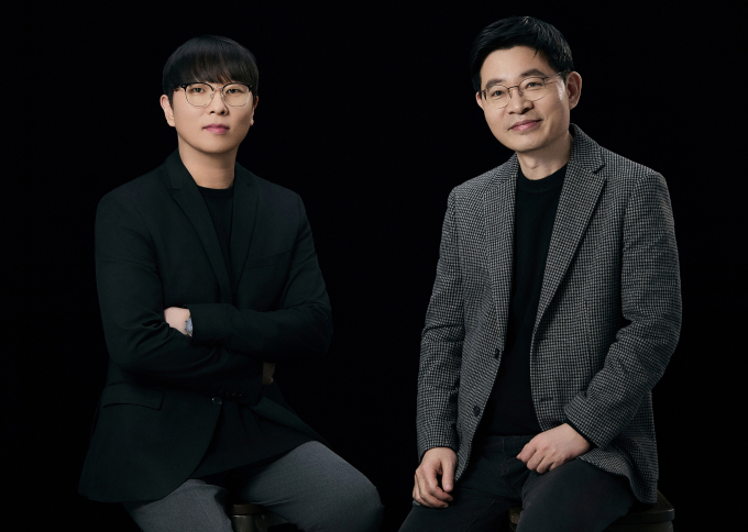 카카오엔터테인먼트가 새로운 리더십과 함께 항해에 나선다. 사진은 장윤중 공동대표(왼쪽)와 권기수 공동대표/사진=카카오엔터테인먼트