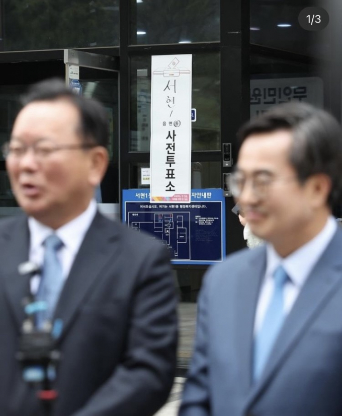 김동연 경기지사(오른쪽)가 사전투표 첫날인 5일 오전 8시30분 김부겸 민주당 공동상임선거대책위원장과 서현1동행정복지센터에 마련된 투표소에서 한표를 행사했다. / 사진=김동연 지사 SNS 캡처