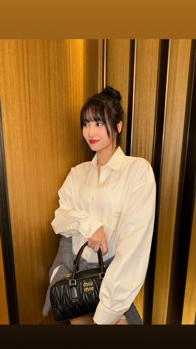 트와이스 모모, 화이트 셔츠로 완성한 하의실종 공항패션