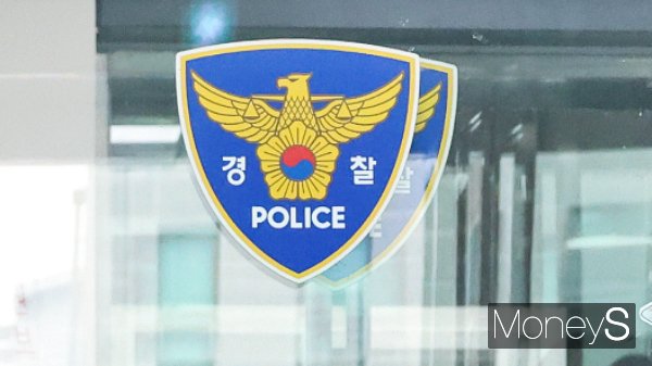 사전투표소에서 술에 취한 50대 남성이 난동을 부리는 일이 벌여졌다. 사진은 경찰 마크. /사진=임한별 기자
