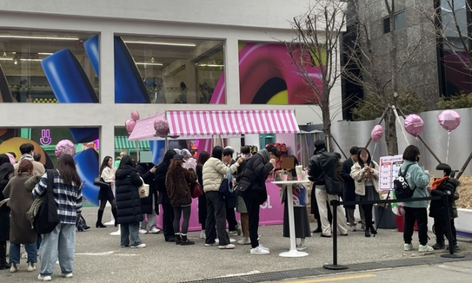 지난 2월1일 서울시가 성수쎈느에서 서울라면 출시를 기념하는 팝업스토어를 열었다. 4일 동안 1만5000여명의 시민이 방문해 라면을 시식했다. /사진=풀무원