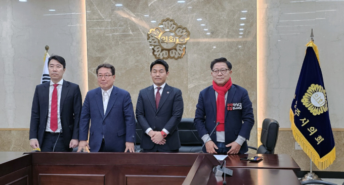 국민의힘 구리·남양주선거구에 출마한 유낙준(오른쪽부터), 곽관용, 조광한, 나태근 후보가 '강변북로 지하화' 추진을 위한 합동 기자회견을 열었다. /사진=이건구 기자
