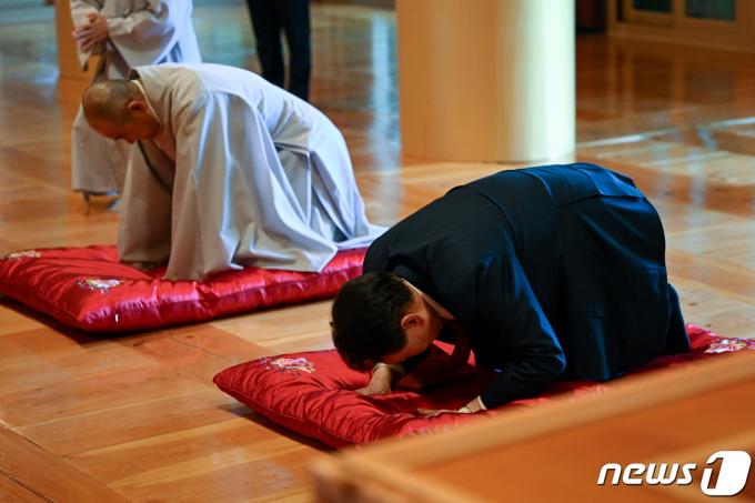 [사진] 삼광사 찾은 윤석열 대통령