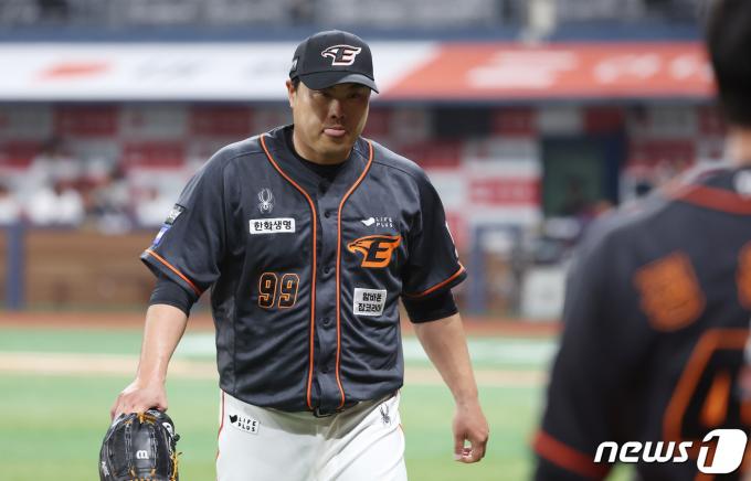 [사진] 류현진, 충격의 7실점 강판