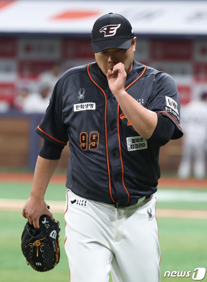 [사진] 강판되는 류현진