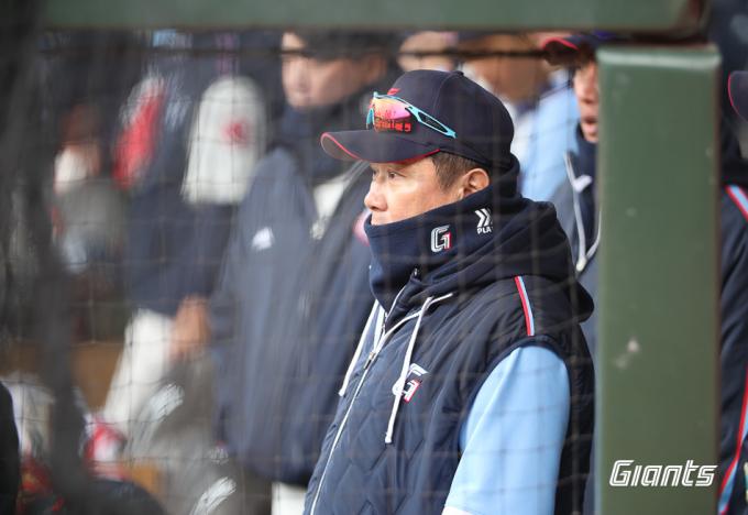 김태형 감독(사진)이 이끄는 롯데 자이언츠는 5일 부산 사직구장에서 열린 KBO리그 두산 베어스전에서 3-4로 졌다. (롯데 자이언츠 제공)