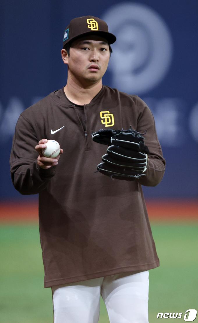 샌디에이고 파드리스 고우석이 미국프로야구(MLB) 공식 개막시리즈를 하루 앞둔 19일 오전 서울 고척스카이돔에서 훈련을 하고 있다. 2024.3.19/뉴스1 ⓒ News1 박정호 기자