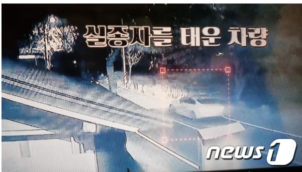 2022년 4월 6일 밤 CCTV에 찍힌 암매장 장소 부근에 도착한 범인의 차량. (E채널 갈무리) ⓒ 뉴스1